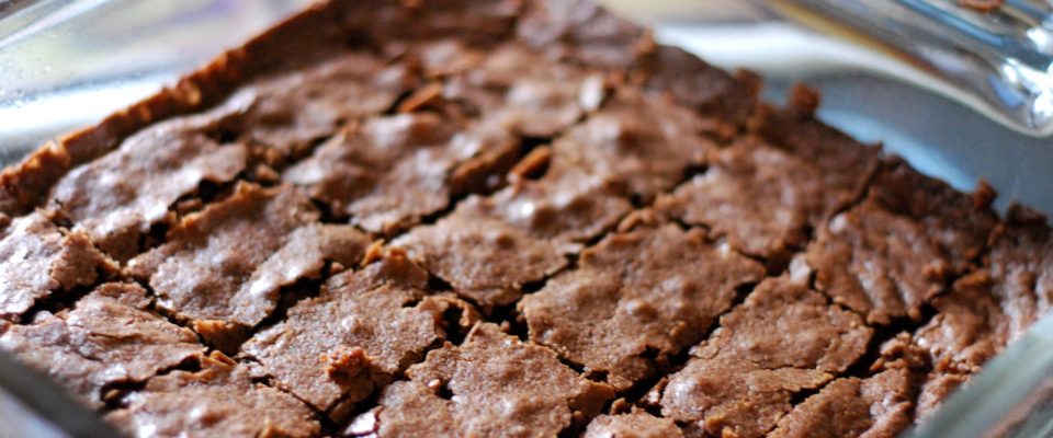 Brownie é uma receita tipica dos Estados unidos e pode considerar-se um bolo que possui um grande charme pelo modo que pode ser servido, normalmente